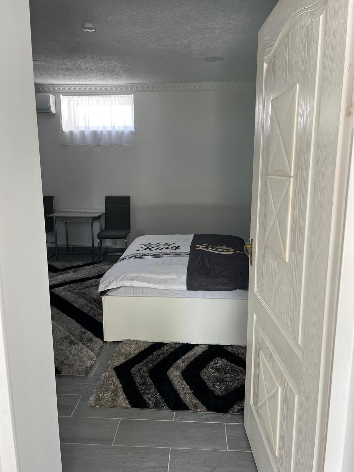 Adel Apartman Kisujszallas Esterno foto