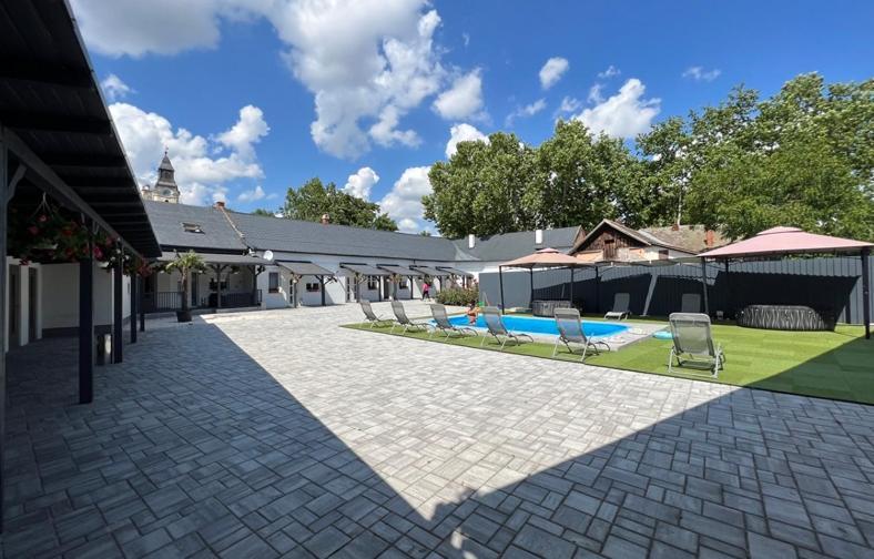 Adel Apartman Kisujszallas Esterno foto