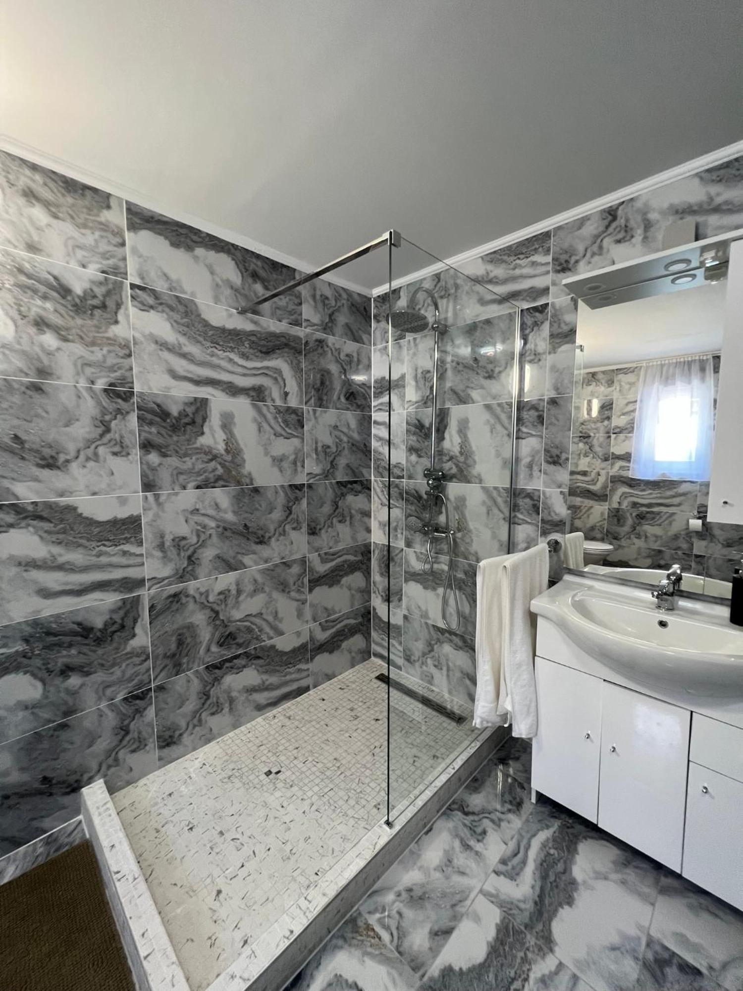 Adel Apartman Kisujszallas Esterno foto