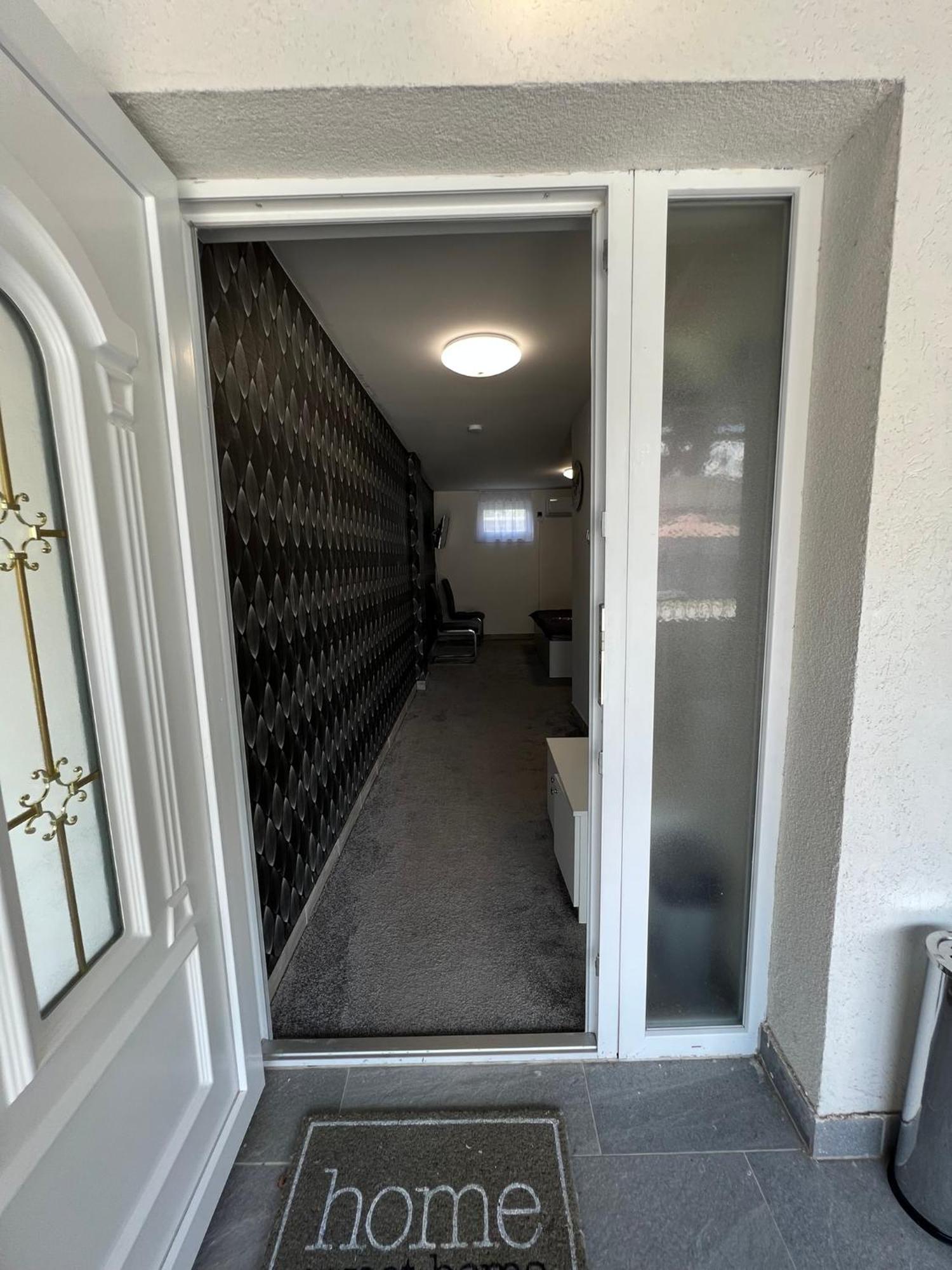 Adel Apartman Kisujszallas Esterno foto
