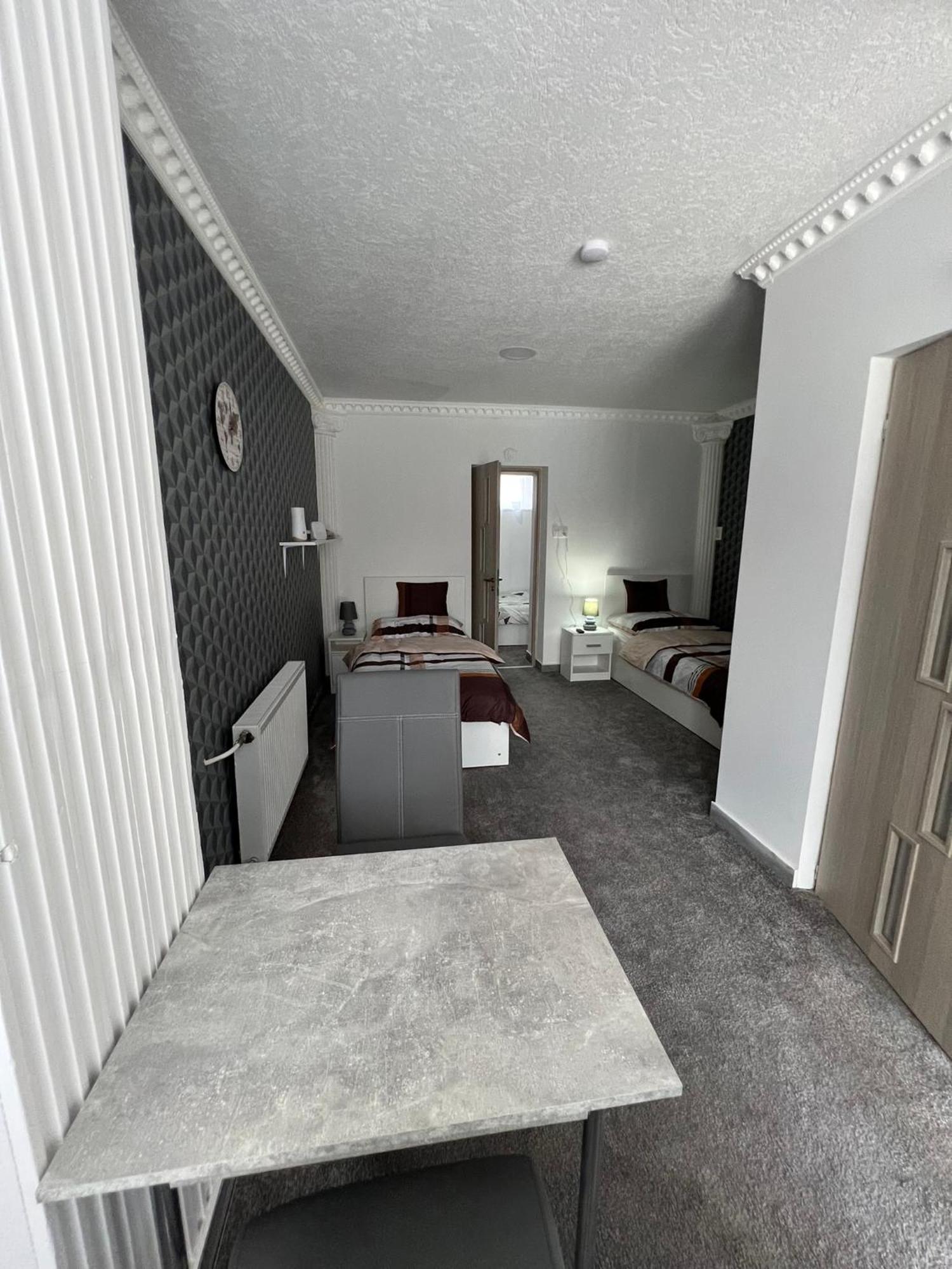 Adel Apartman Kisujszallas Esterno foto