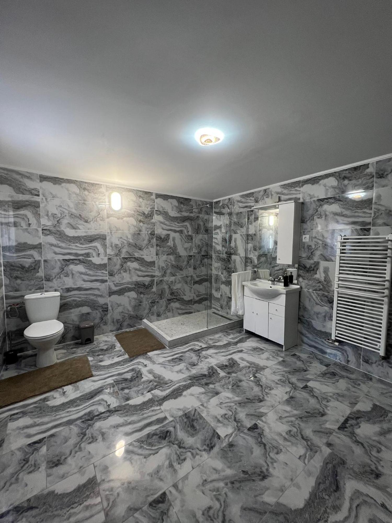Adel Apartman Kisujszallas Esterno foto